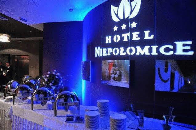 Hotel Niepolomice Exterior photo